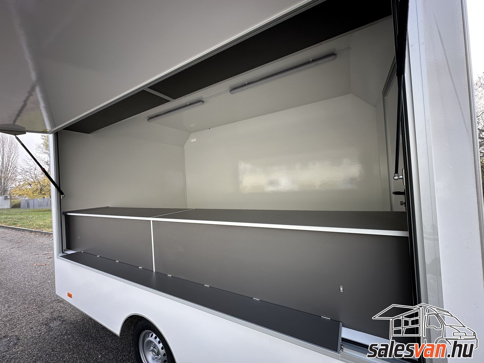 New Food Truck 3.6m "M" 1.3t 220V Furniture